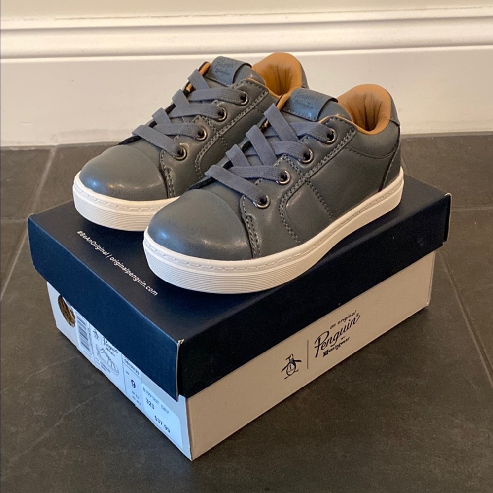 Toddler shoes for boys, size 9